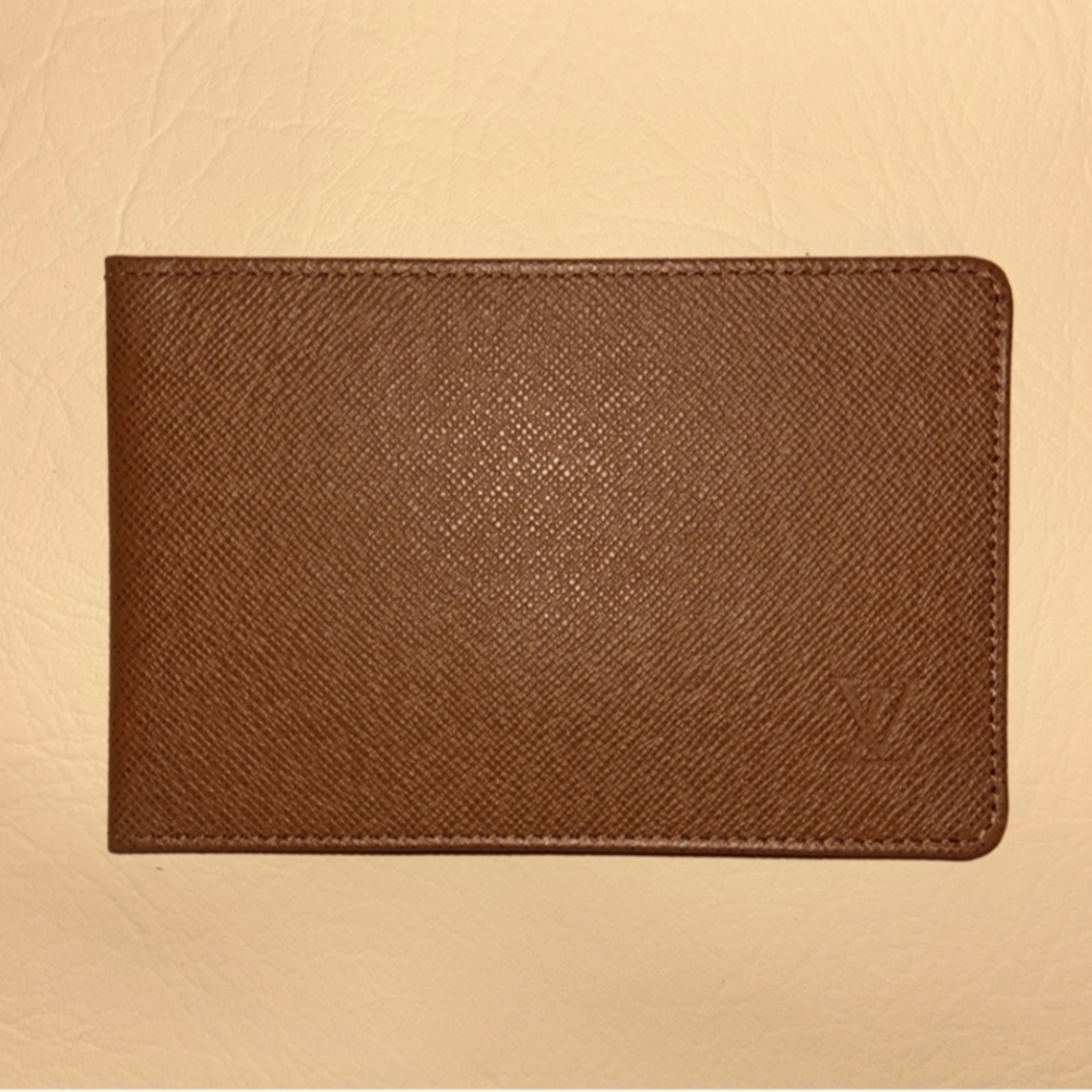 Louis Vuitton Taiga Bifold Card Holder EUC